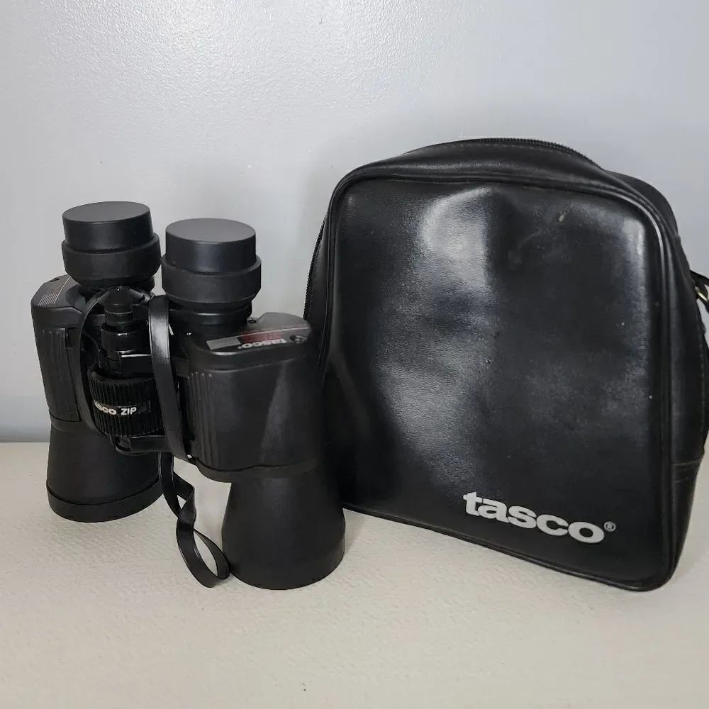 Tasco Wide Angle and Rubber 2023BRZ 10x50MM Binoculars Zip Focus
